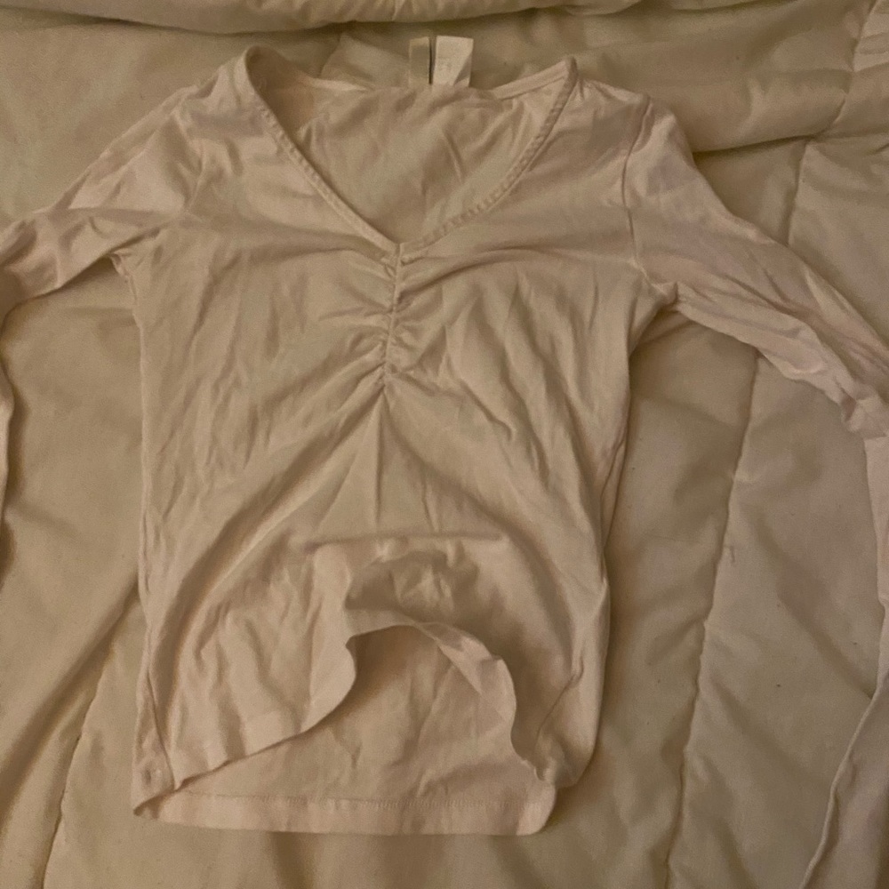 h&m white long sleeve when scrunched front